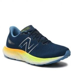 Buty do chodzenia męskie New Balance MEVOZLH3. Niebieskie buty sportowe męskie New Balance, z materiału, bez zapięcia, do biegania. W wyprzedaży za 454.60 zł.