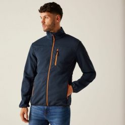 Softshell turystyczny męski Romain. Niebieskie kurtki sportowe męskie Regatta, m, bez wzorów, z materiału, trekkingowe. W wyprzedaży za 279.99 zł.
