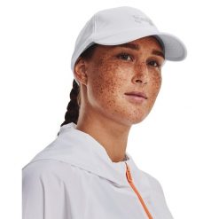 Czapka z daszkiem damska Under Armour Blitzing. Czapki i kapelusze damskie Under Armour, bez wzorów, ze skóry, sportowe. Za 69.99 zł.