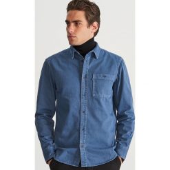 Jeansowa koszula regular fit - Niebieski. Niebieskie koszule męskie Reserved, z jeansu. Za 119.99 zł.