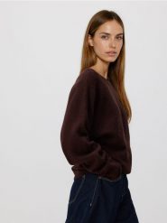 Sweter z domieszką wełny - ciemnobrązowy. Brązowe swetry damskie Reserved, l, bez wzorów, z dzianiny, bez kołnierzyka, bez ramiączek, bez kaptura. Za 129.99 zł.