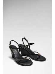 Guess Sandały 182988 Czarny. Czarne sandały damskie Guess, z aplikacjami, bez obcasa, na słupku, bez zapięcia. Za 494.99 zł.