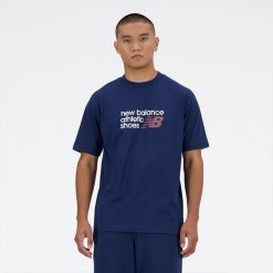 Koszulka męska New Balance MT41524NNY – granatowa. Niebieskie koszulki sportowe męskie New Balance, m, bez wzorów, z dresówki, bez kołnierzyka, bez ramiączek. Za 59.99 zł.