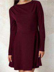 Rozkloszowana sukienka dresowa - brązowy. Brązowe sukienki damskie Sinsay, l, bez wzorów, z dresówki, bez kołnierzyka, bez ramiączek, rozkloszowane. Za 39.99 zł.