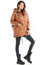 Lakierowana Kurtka Pikowana z Kapturem - Beżowa. Brązowe kurtki damskie Awama, uniwersalny, bez wzorów, z lakierowanej skóry, z kapturem. Za 374.90 zł.