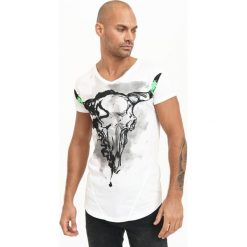 T-shirt w kolorze białym. Białe t-shirty męskie marki True Prodigy, bez wzorów, z bawełny, bez kołnierzyka. W wyprzedaży za 54.95 zł.