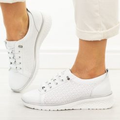 Białe skórzane półbuty damskie Filippo Dp7589/26. Białe półbuty damskie Filippo, na jesień, bez wzorów, z jeansu, casualowe, z okrągłym noskiem, bez obcasa, na koturnie, bez zapięcia. W wyprzedaży za 192.72 zł.