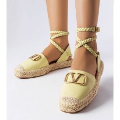 Zielone wiązane espadryle Parent. Zielone espadryle damskie z aplikacjami, z koronki, boho, z otwartym noskiem, bez obcasa, na platformie, bez zapięcia. Za 84.79 zł.