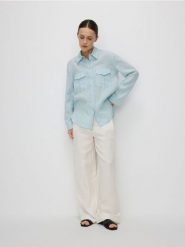 Lniana koszula - jasnoniebieski. Niebieskie koszule damskie Reserved, l, bez wzorów, klasyczne, bez kołnierzyka, bez ramiączek. W wyprzedaży za 89.99 zł.