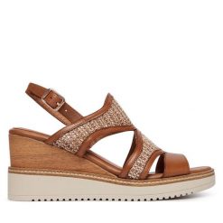Sandały Tamaris. Brązowe sandały damskie Tamaris, bez wzorów, bez obcasa, na koturnie, bez zapięcia. Za 409.99 zł.