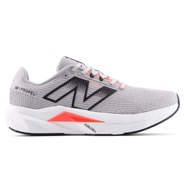 Buty męskie New Balance FuelCell Propel v5 MFCPRCV5 – szare. Szare buty sportowe męskie New Balance, z gumy, bez zapięcia, do biegania. Za 599.99 zł.