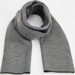Szalik - Szary. Szare szaliki męskie Reserved. Za 59.99 zł.