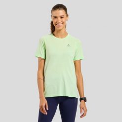 Koszulka damska Odlo ESSENTIAL SEAMLESS T-shirt crew neck l/s. Zielone koszulki sportowe damskie Odlo, l, bez wzorów, sportowe, bez kołnierzyka. Za 219.99 zł.