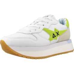 Buty SUN68 BIG STARGIRL Biały. Białe obuwie sportowe damskie SUN68, bez wzorów, ze skóry, trekkingowe. Za 484.99 zł.