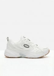 Sneakersy chunky marki Fila na lekkiej podeszwie. Białe obuwie sportowe damskie bonprix, bez wzorów. Za 149.99 zł.