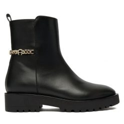 Botki Aigner. Czarne botki damskie Aigner, bez obcasa, na płaskiej podeszwie, bez zapięcia. Za 2,459.00 zł.