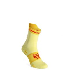 Skarpety biegowe Compressport Pro Racing Socks v4.0 Run High. Żółte skarpety damskie Compressport, bez wzorów. Za 74.99 zł.