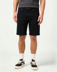 MESKIE SPODENKI WRANGLER FRONTIER SHORT BLACK RINSE 112371345. Czarne szorty męskie Wrangler, bez wzorów, z jeansu. Za 169.99 zł.
