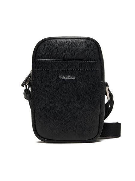 Calvin Klein Saszetka Raised Slim Reporter LV04D3278G Czarny. Czarne saszetki męskie Calvin Klein, ze skóry. Za 289.99 zł.