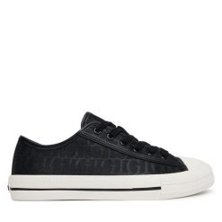Trampki Guess. Czarne trampki i tenisówki damskie Guess, z aplikacjami, bez zapięcia. Za 342.99 zł.