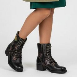 Botki damskie Laura Vita, na klocku i cholewka ze skóry za kostkę we wzory, czarne, SO2014-3. Czarne kozaki damskie Laura Vita, ze skóry, za kostkę, bez obcasa, na obcasie. Za 441.99 zł.