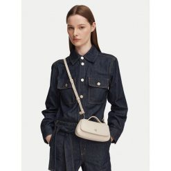 Torebka Calvin Klein. Białe torebki do ręki damskie Calvin Klein, bez wzorów, klasyczne, bez dodatków. Za 409.99 zł.