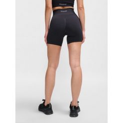 Damskie szorty bezszwowe Hummel MT Define Scrunch. Czarne szorty sportowe damskie Hummel, bez wzorów, z materiału, sportowe, do piłki nożnej. Za 150.00 zł.