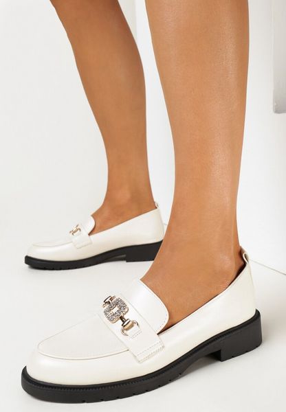 Beżowe Płaskie Mokasyny z Płaską Klamerką z Cyrkoniami Berora. Brązowe mokasyny damskie Born2be, z jeansu, eleganckie. Za 49.99 zł.