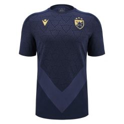 Koszulka Czerwonej Gwiazdy Belgrad Player 2024/25. Niebieskie koszulki sportowe męskie Macron, bez wzorów, bez kołnierzyka, bez ramiączek, do piłki nożnej. Za 215.50 zł.