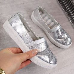 Tenisówki dziewczęce slip on srebrne 28. Trampki i tenisówki dziewczęce marki NoName. Za 50.00 zł.