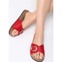 Czerwone Klapki Croton. Czerwone klapki damskie Born2be, z materiału. Za 49.99 zł.