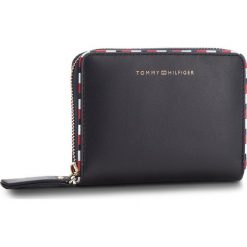 Duży Portfel Damski TOMMY HILFIGER - Classic Leather Cmpc AW0AW05754 413. Portfele damskie marki Tommy Hilfiger. W wyprzedaży za 259.00 zł.