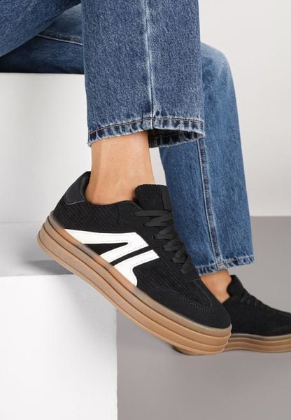 Czarne Sneakersy Tenisówki na Platformie z Tłoczeniem i Geometrycznym Motywem Kialie. Czarne trampki i tenisówki damskie Renee, bez wzorów, eleganckie, bez zapięcia. Za 79.99 zł.