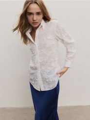 Koszula z haftem - biały. Białe koszule damskie Reserved, l, bez wzorów, z bawełny, bez kołnierzyka, bez ramiączek. W wyprzedaży za 89.99 zł.