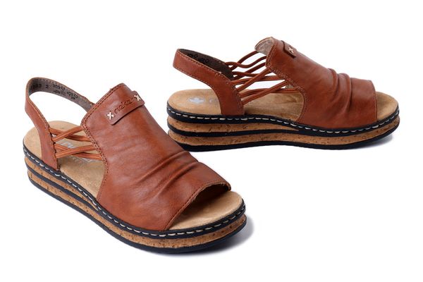 RIEKER 62962-22 brown, sandały damskie. Brązowe sandały damskie Rieker, bez wzorów, bez obcasa, na koturnie, bez zapięcia. Za 254.92 zł.
