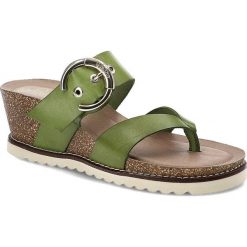 Zielone Klapki Yokono Wygodne Buty Na Koturnie. Zielone klapki damskie Yokono, bez wzorów, ze skóry, bez obcasa, na koturnie, bez zapięcia. Za 209.00 zł.
