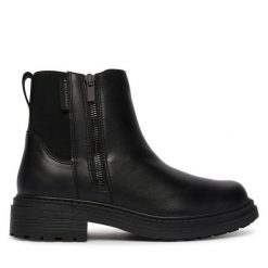 Botki Clarks. Czarne botki damskie Clarks, bez obcasa, na płaskiej podeszwie, bez zapięcia. Za 569.99 zł.