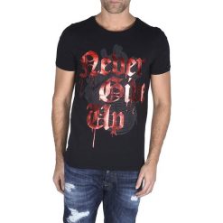 T-shirt w kolorze czarnym ze wzorem. Czarne t-shirty męskie marki Absolut Joy, z nadrukiem, z okrągłym kołnierzem. W wyprzedaży za 69.95 zł.