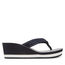 Japonki Tommy Hilfiger. Niebieskie klapki damskie Tommy Hilfiger, bez wzorów, bez obcasa. Za 139.99 zł.
