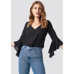 NA-KD Boho Bluzka z dekoltem V - Black. Bluzki damskie marki NA-KD Boho. Za 121.95 zł.
