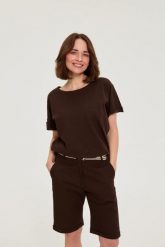 Bluzka z bawełny z kieszonką brązowa. Brązowe bluzki damskie MOODO, l, bez wzorów, z bawełny, bez kołnierzyka, bez ramiączek. Za 54.99 zł.