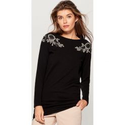 Sweter z haftem - Czarny. Czarne swetry damskie Mohito. Za 119.99 zł.