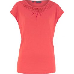 Shirt z koronką bonprix koralowy. Czerwone bluzki damskie bonprix, bez wzorów, z koronki, bez kołnierzyka. Za 29.99 zł.