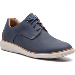 Półbuty CLARKS - Un VoyagePlain 261367787 Navy Nubuck. Półbuty na co dzień męskie marki Clarks. W wyprzedaży za 349.00 zł.