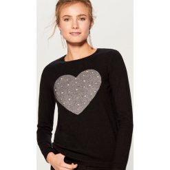 Sweter z biżuteryjną aplikacją - Czarny. Swetry damskie marki Mohito. Za 99.99 zł.