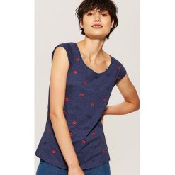 T-shirt z nadrukiem all over - Niebieski. T-shirty damskie marki House. Za 49.99 zł.