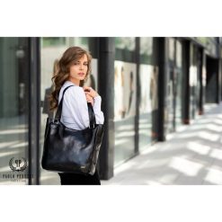 Skórzana torebka damska czarna PAOLO PERUZZI GA317. Czarne torebki do ręki damskie Paolo Peruzzi, bez wzorów, ze skóry, bez dodatków. Za 499.99 zł.
