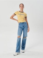 Koszulka Gudetama - wielobarwny. T-shirty damskie Sinsay, l, bez wzorów, z bawełny, bez kołnierzyka. Za 29.99 zł.