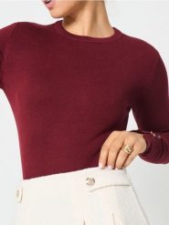 Sweter z ozdobnymi guzikami - fioletowy. Fioletowe swetry damskie Sinsay, l, bez wzorów, bez kołnierzyka, bez ramiączek, bez kaptura. Za 35.99 zł.