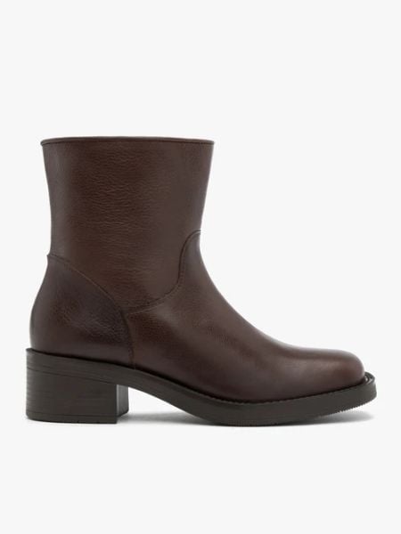 Brązowe botki ze skóry licowej. Brązowe botki damskie Brawo sp. z o.o., ze skóry, eleganckie, bez obcasa, na obcasie, bez zapięcia. Za 499.99 zł.